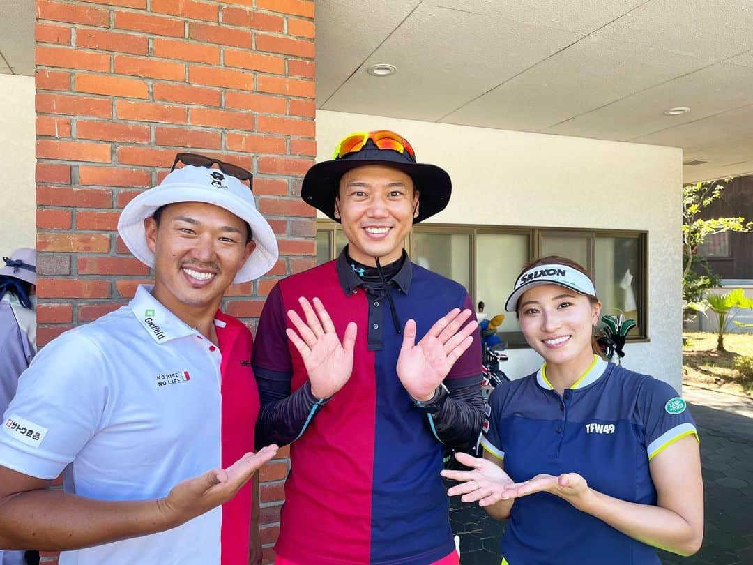 黒崎貴之のインスタグラム：「⠀ 「サトウ食品インビテーショナル チャリティGOLFペアマッチ2023」 ⁡ 大会前日のプロアマ大会に 出場させて頂きました✨ 結果は8アンダーで3位‼️ 最高の喜び🙇‍♂️ ⁡ 男子の中西直人プロ 女子の澁澤莉絵留プロと一緒にプレー⛳️ ⁡ 中西プロのドライバーの飛距離！ お人柄！面白さ！ 全てに超絶圧倒されました😍✨ ⁡ 澁澤プロの緻密なテクニック！ お人柄！美貌！ 全てに癒されました😍✨ ⁡ なかなかプロゴルファーと ラウンドする機会がない中で、 今回は非常に貴重な経験でした🙇‍♂️ ⁡ サトウ食品様 お招き頂き、誠にありがとうございました。 さらにゴルフの素晴らしさを感じました❤️ ⁡ #PR #サトウ食品 #サトウのごはん #サトウの切り餅 #プロゴルファー #中西直人　プロ #澁澤莉絵留　プロ #golf #golflife #ゴルフ好きな人と繋がりたい #ゴルフアナウンサー #黒崎貴之」