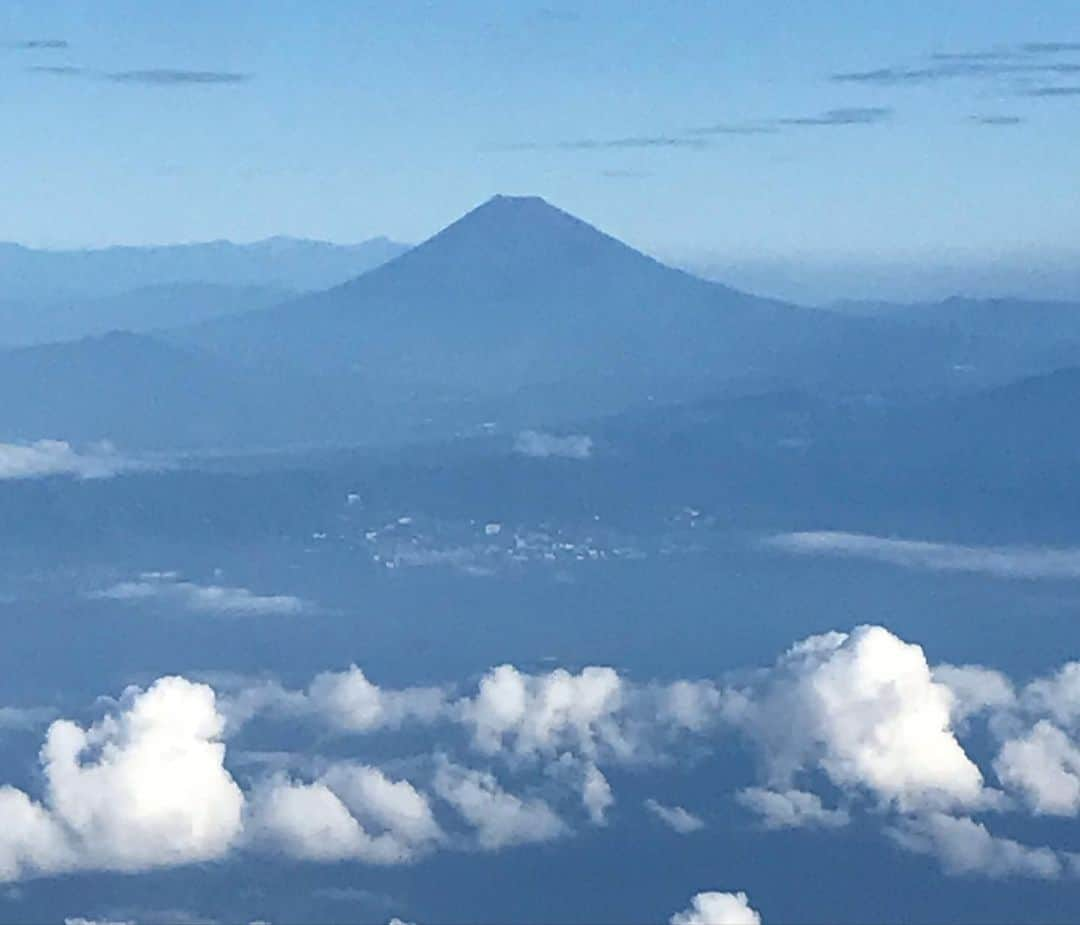 尾木直樹さんのインスタグラム写真 - (尾木直樹Instagram)「帰りましたよ！タイ空港✈️、機内食、アッ富士山🗻！ ｰ #帰国#機内食#富士山#タイ#ただいま#尾木マ#タイ空港#古典芸能」8月12日 10時36分 - oginaoki_ogimama