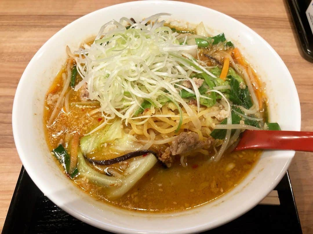 ホリエアツシさんのインスタグラム写真 - (ホリエアツシInstagram)「#札幌味噌ラーメン というカルチャー🍜 #けやき #新千歳空港」8月12日 10時37分 - a.horie