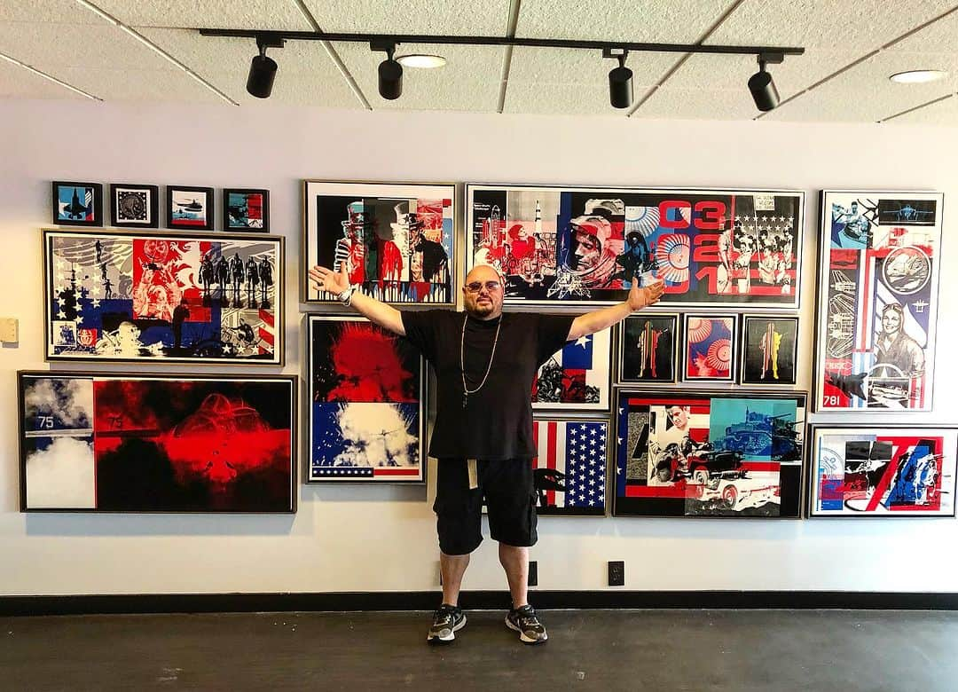 カラーのインスタグラム：「This is the left side of the Valor suite @commanders you are looking at a happy guy , this was one of the key days on-site and we had worked tooth and nail to get it done.. this is roughly 80sft of art so it was a massive undertaking.. for some reason at some point in my childhood I must of learned to always take on the hard things and hit the as hard as you can.. not sure maybe early coaches or just growing up on a farm in rural Farm In Arkansas ! I don’t know but what ever I learned it worked .. it’s like I have an extra gear for things impossible … that kicks in and people working with me have to sleep or rest but I’m switched on with a million volts of crazy flowing through my fingertips … and that’s how I get it all done.. I’m a carbon based electric art machine who phases in and out of this universe to pull down inspiration from alternate realities … ok ok I just outed myself and told you.. yes that’s it that’s what I do.. and can do ! #rollandberry #quantumart #quantum #artistsoninstagram #artwall #gallerywall #decor #militaryart #usa🇺🇸 #redwhiteandblue #proartist #instalation #unstoppable #universe #marines #army #navy #airforce #navyseals #coastguard #nasa #believeinyourself #jasonmissyoualways」