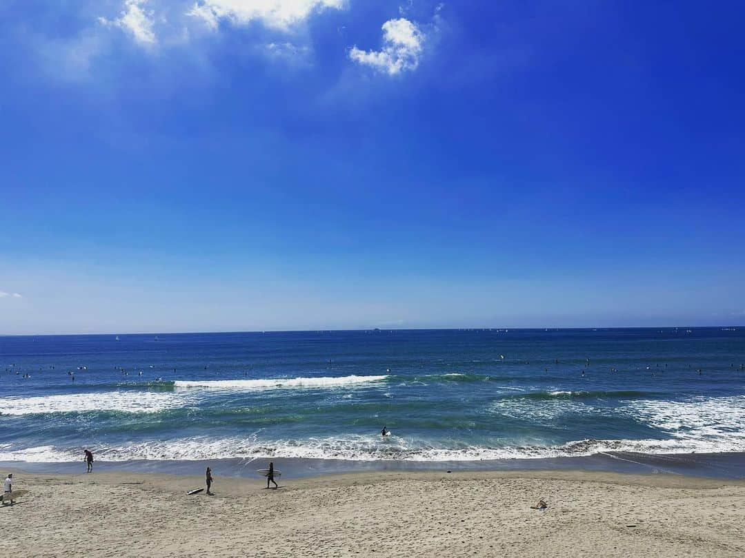 三浦翔平のインスタグラム：「🏄  入りたいが…  終わるまでの辛抱。。🎥🎬」