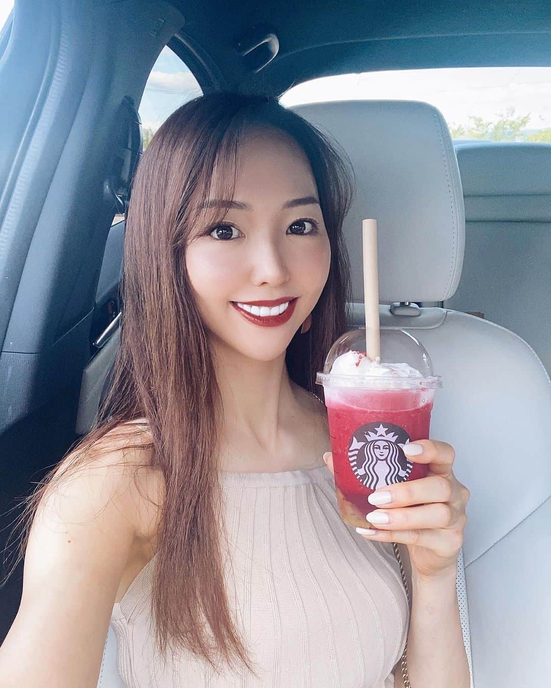 加藤桃子のインスタグラム：「🍉🍉🍉  #starbucks #gaburiスイカフラペチーノ  #japanlife  #japanesegirl」