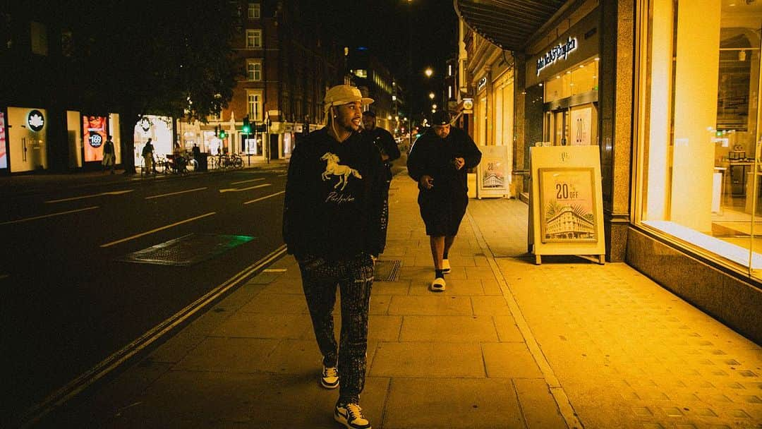 トレイ・ソングスさんのインスタグラム写真 - (トレイ・ソングスInstagram)「Few days in London, Love forever 🫶🏽 Gotta get back soon!  📸 @calionixx」8月12日 11時11分 - treysongz