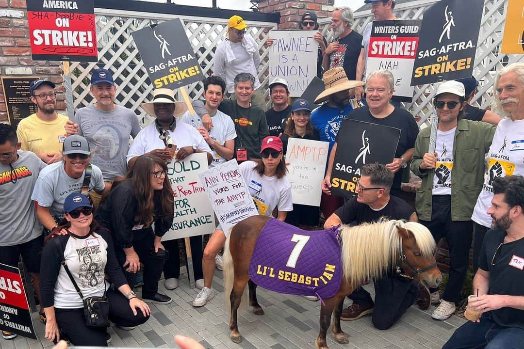 ベン・シュワルツさんのインスタグラム写真 - (ベン・シュワルツInstagram)「Lil Sebastian made a rare public appearance to support the #sagaftrastrike #wgastrike alongside some people who understand how amazing he is.」8月12日 11時12分 - rejectedjokes