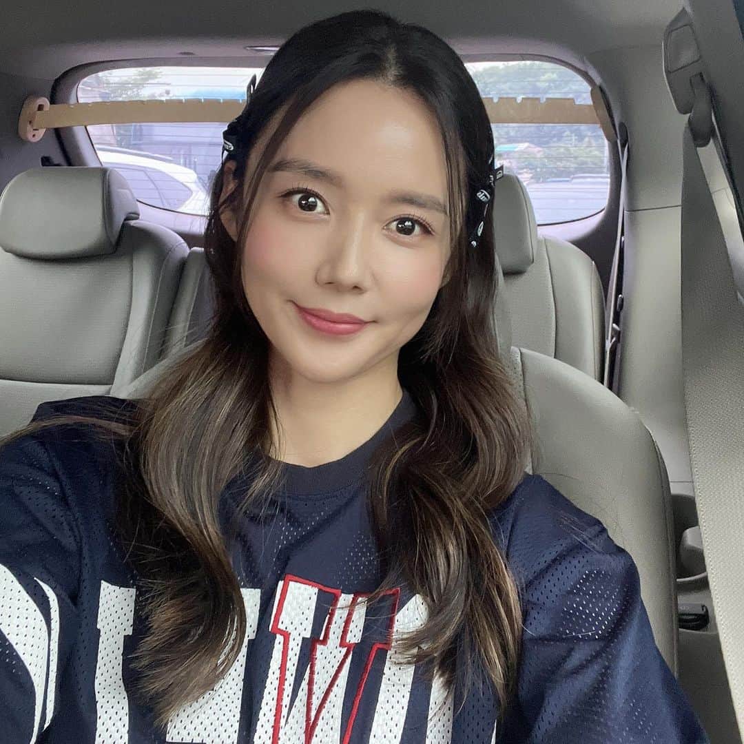 カン・セジョンのインスタグラム：「#goodmorning  #주말 #스케쥴 #출동  @mimm_unmi_seo 언니가 선물해준  #리본핀 🎀 너무 귀여웡🩷」