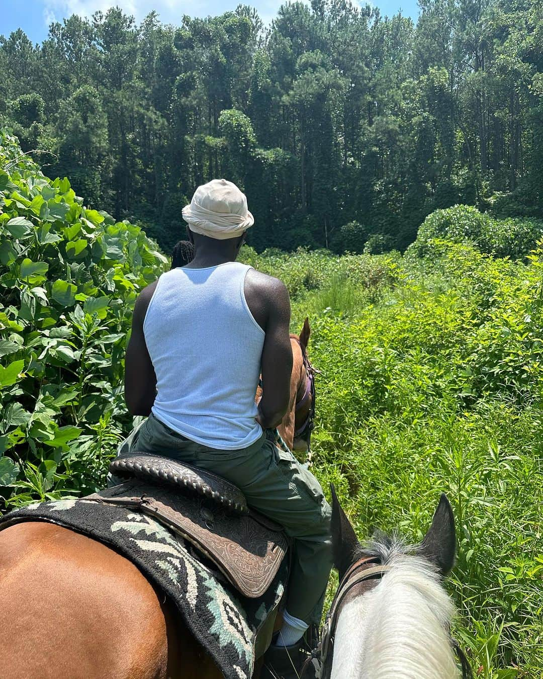 カレブ・マクラフリンさんのインスタグラム写真 - (カレブ・マクラフリンInstagram)「Therapy 💆🏾‍♂️🤍」8月12日 2時33分 - therealcalebmclaughlin