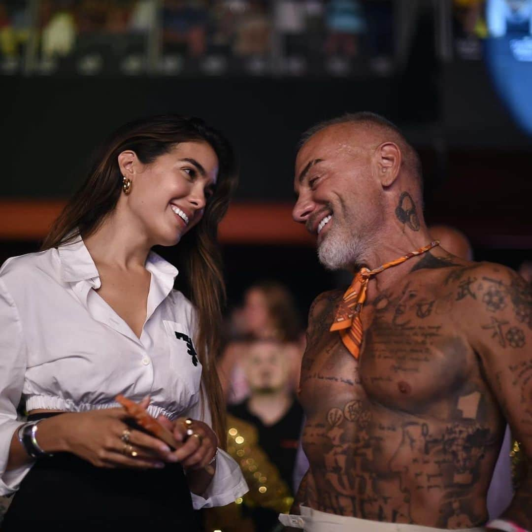 ジャンルカ・バッキのインスタグラム：「About last night ❤️ PS just so you know it all started with a jacket 😂 @sharfonseca  @ramazzotti_eros  @starlitefestival  Pic @javiernunezfotografia」