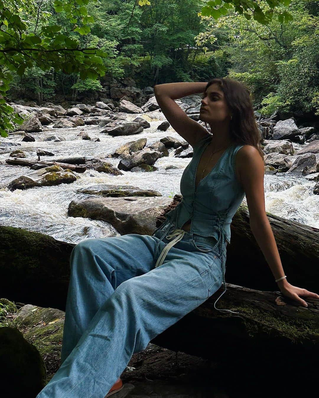テイラー・ヒルのインスタグラム：「Blue Jean daydream 💙」