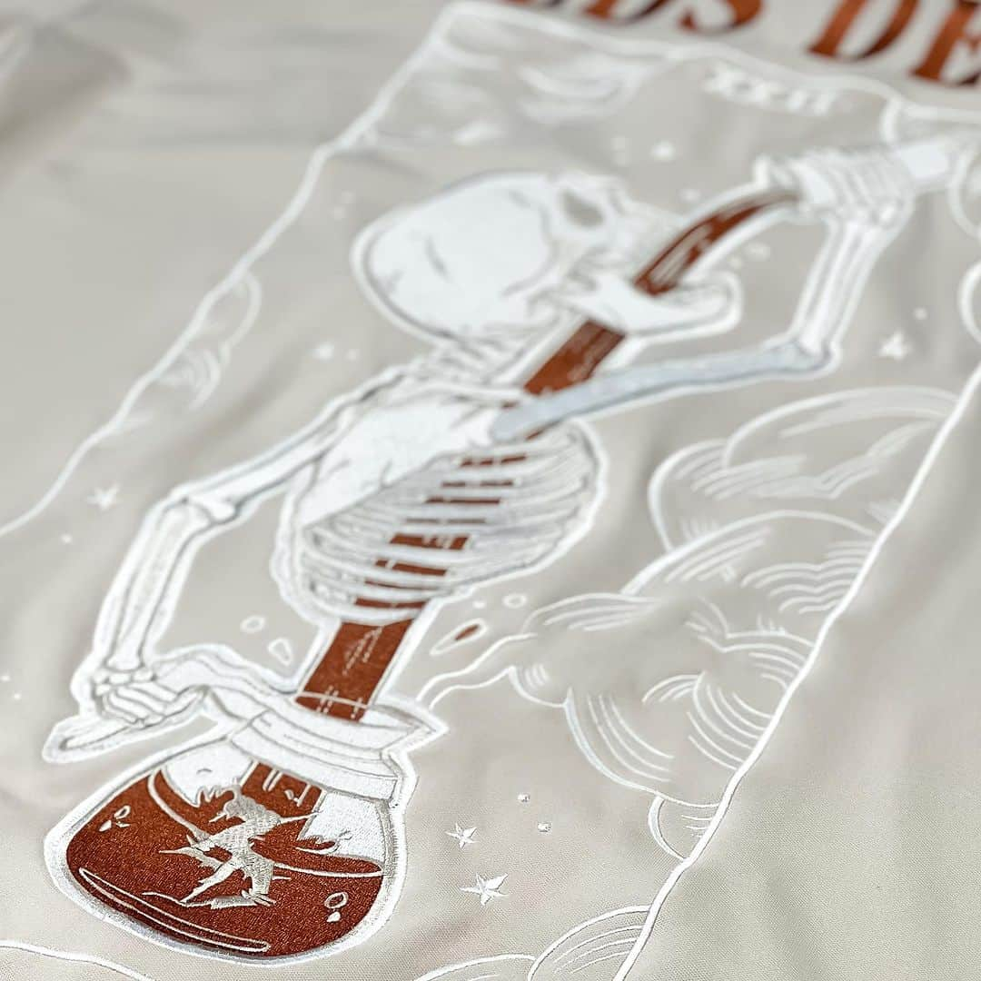 Zeds Deadさんのインスタグラム写真 - (Zeds DeadInstagram)「LIGHT ROAST COFFEE TAROT JERSEYS AND PASHMINA AVAILABLE NOW ☕️☕️☕️  LINK IN BIO OR HEAD TO SHOP.ZEDSDEAD.NET!」8月12日 2時59分 - zedsdead