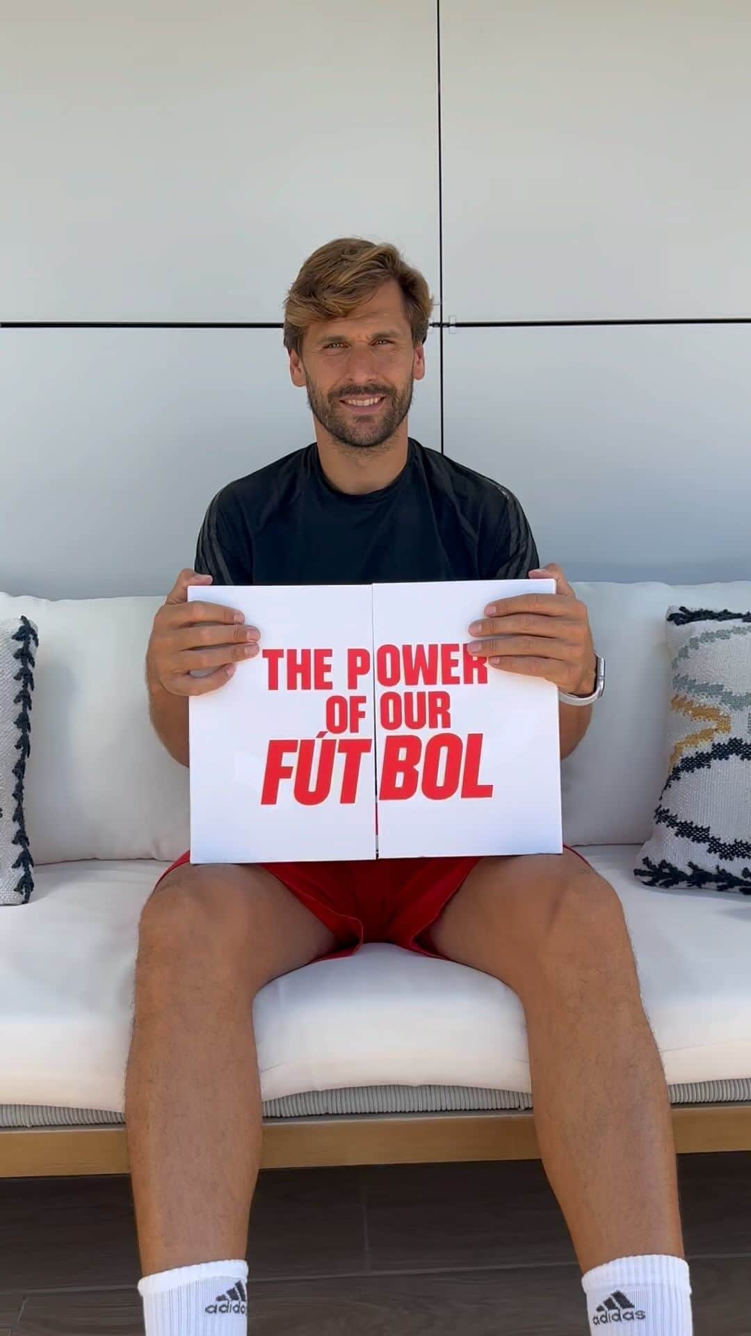 フェルナンド・ジョレンテのインスタグラム：「La espera termina….VUELVE @laliga ⚽️ #GameOnLALIGA」