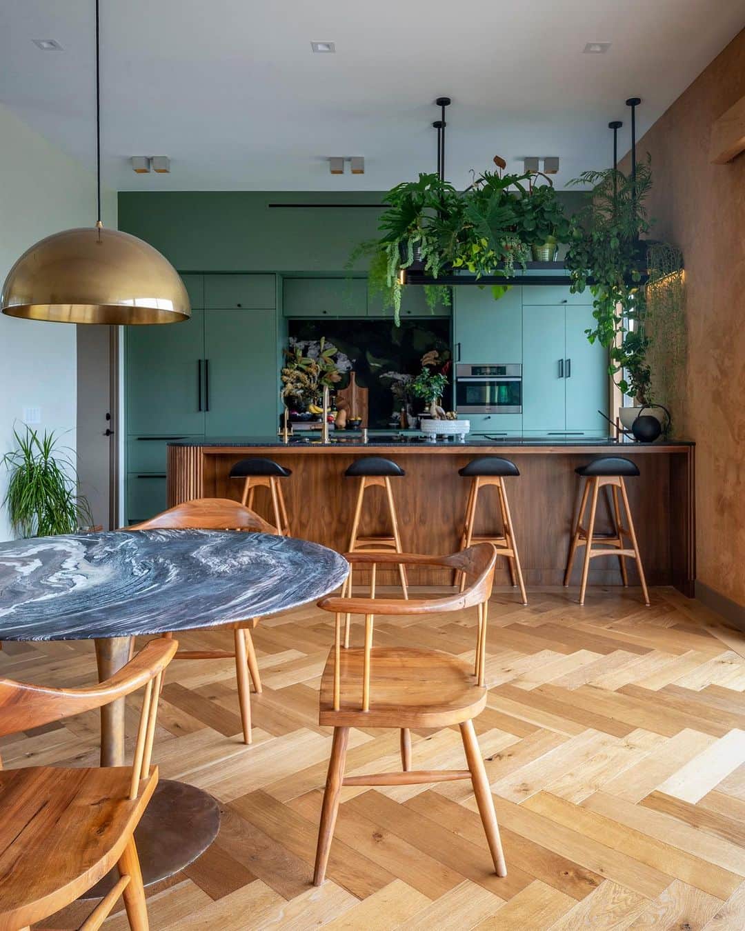 Sweeten Homeのインスタグラム：「Cannot get enough of the green and wood combo, plus strong mid-century vibes in this gorgeous California hillside remodel. Swipe to tour—and prepare to fall in love 😍  Renovated with Sweeten ✨」