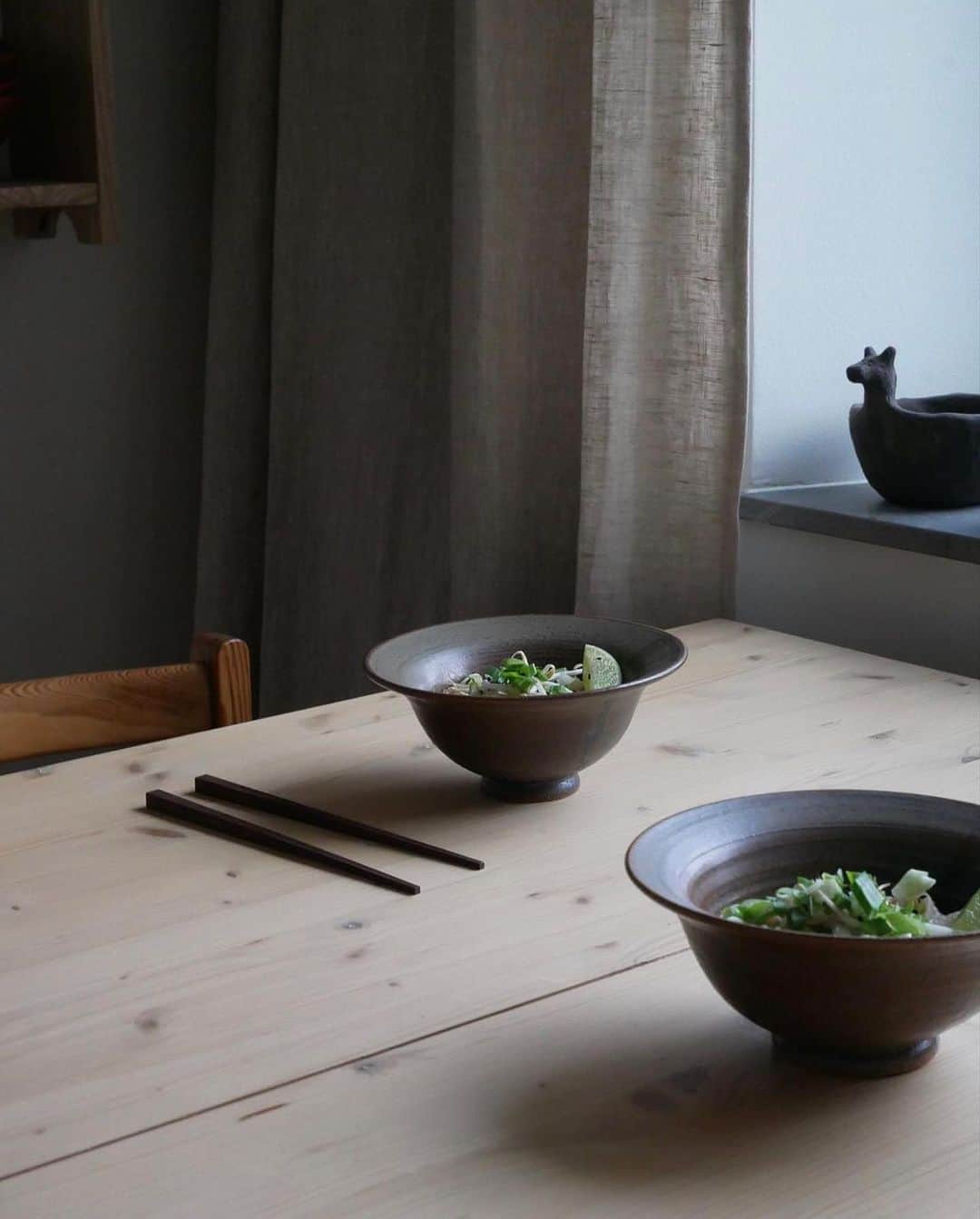 Frida Ramstedtのインスタグラム：「On my wishlist. Bowls by @josefine.keramik at @abrahamsgarden   #ceramics #scandinaviandesign」