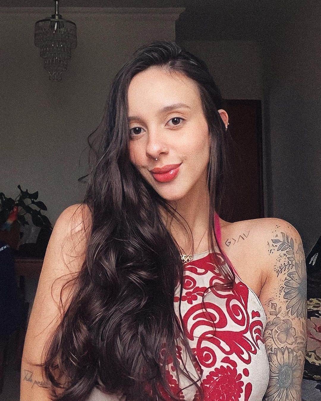 ガブリエル・モラエスのインスタグラム：「uma selfie da mommy enquanto a Manu não toma conta desse feed 🌷🩷」