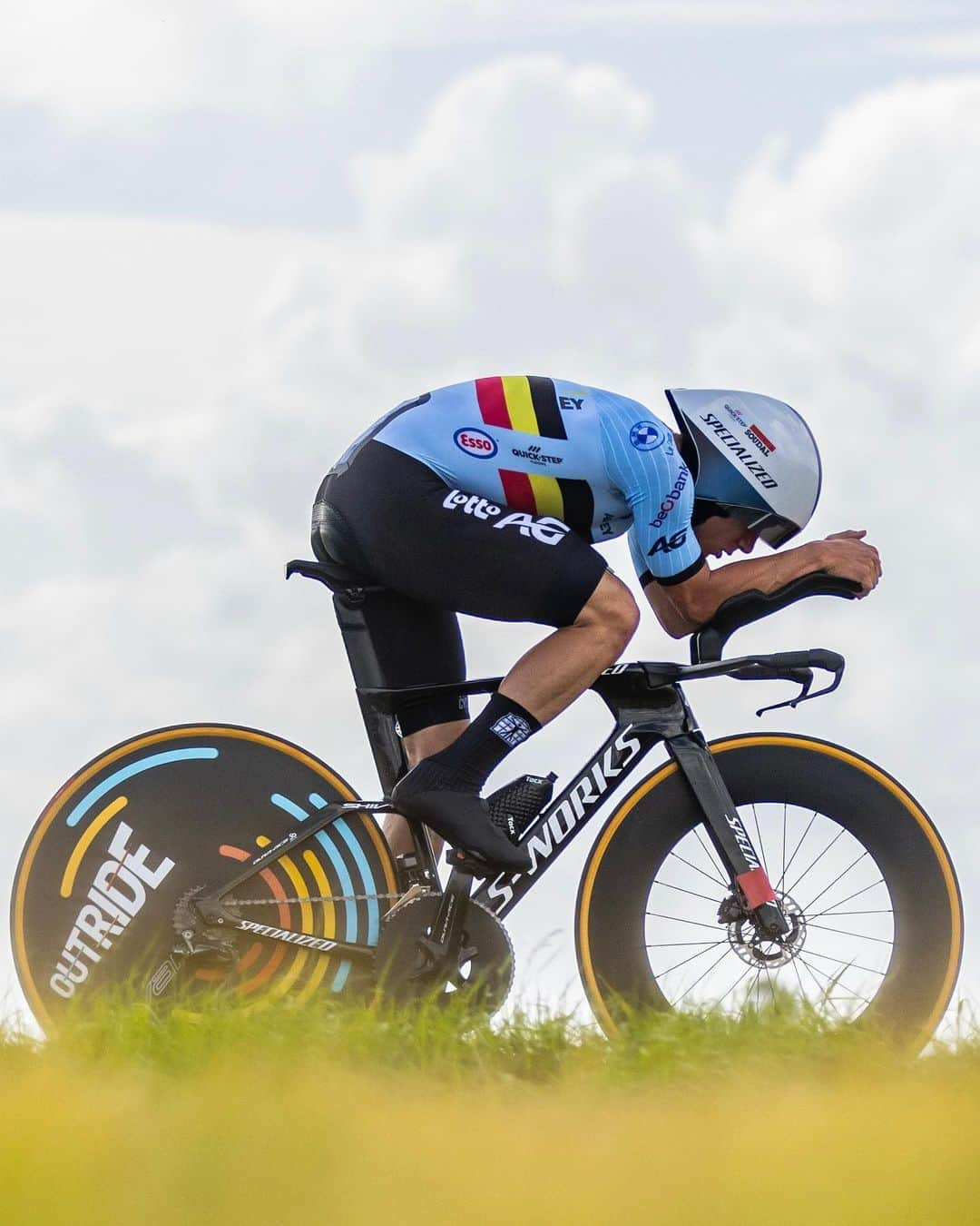 Shimanoさんのインスタグラム写真 - (ShimanoInstagram)「@remco.ev triumphs in elite men's TT at the 2023 @uci_cycling World Championships. @gannafilippo claims silver, while 19-year-old @joshytarling stuns with a remarkable bronze debut. Making a full Shimano Dura-Ace Di2 podium 💪  #ShimanoRoad #FindYourFast #glasgowscotland2023 📸 @leon_van_bon」8月12日 3時36分 - rideshimano