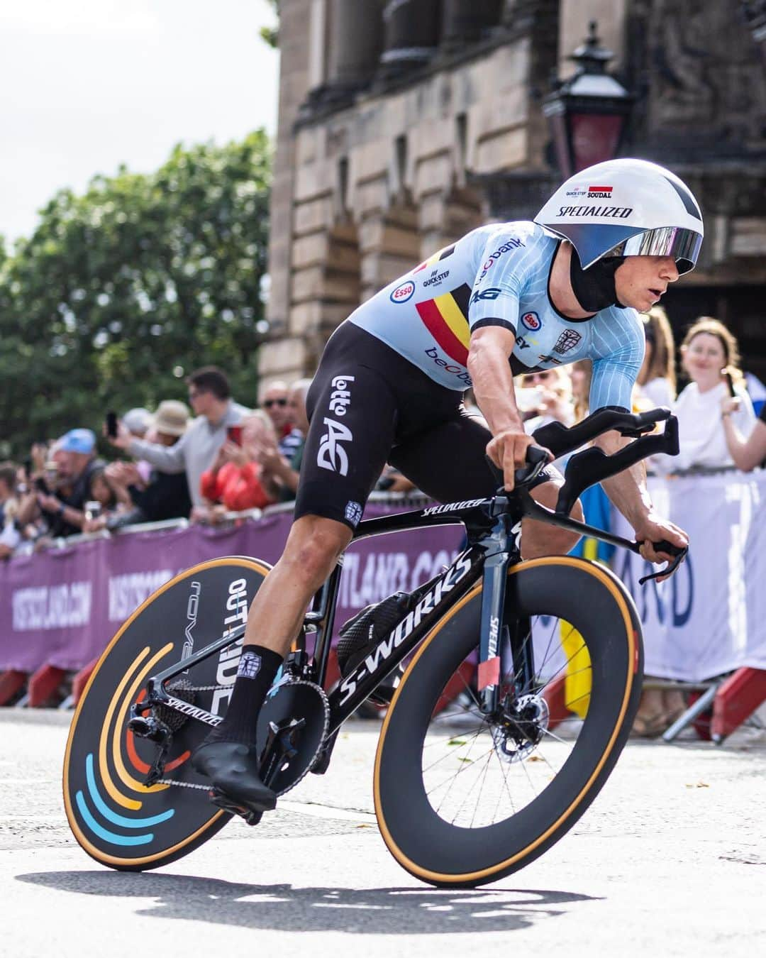 Shimanoさんのインスタグラム写真 - (ShimanoInstagram)「@remco.ev triumphs in elite men's TT at the 2023 @uci_cycling World Championships. @gannafilippo claims silver, while 19-year-old @joshytarling stuns with a remarkable bronze debut. Making a full Shimano Dura-Ace Di2 podium 💪  #ShimanoRoad #FindYourFast #glasgowscotland2023 📸 @leon_van_bon」8月12日 3時36分 - rideshimano