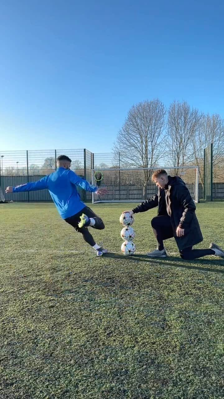 F2Freestylersのインスタグラム：「So clean. 🧼💥  #football #soccer #topbins #trickshot #messi #haaland」