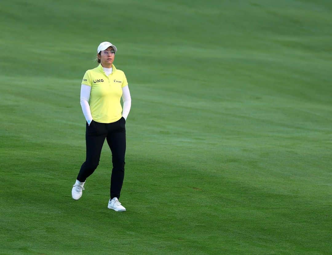 マリナ・アレックスのインスタグラム：「Been a really rough stretch of golf. Some of the hardest in years. Momentum is a very strange thing and has not been on my side for last 2 months.  Bogey on last to miss 3 cuts in a row really stung. Working on finding the positives and a new perspective. It will turn around 🙏🏽」