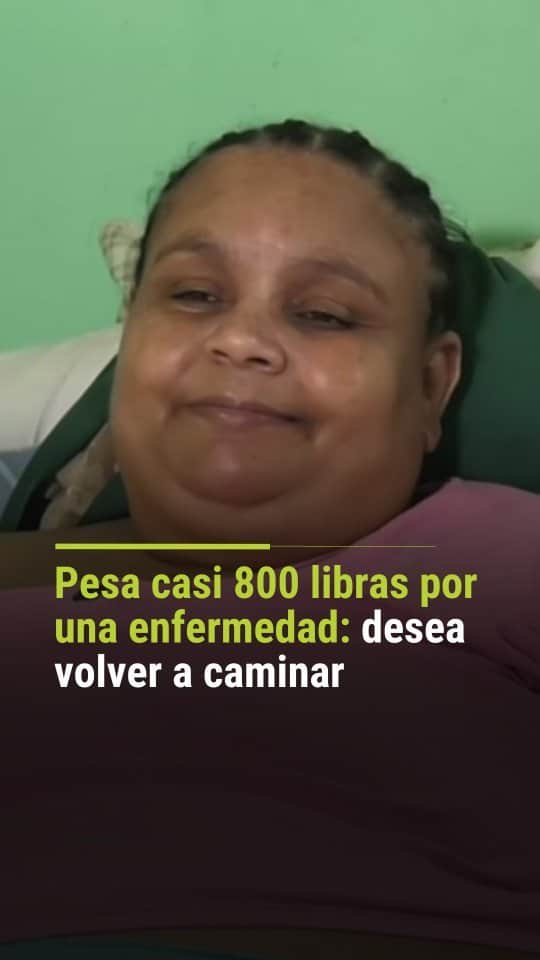 Primer Impactoのインスタグラム：「📌 Tiene una enfermedad en las piernas que la ha llevado a pesar casi 800 libras y tras más de cuatro años postrada en una cama, anhela volver a caminar. La historia es de @indhiranavarro13 .  📺 Más en Primer Impacto a las 5pm/ 4C de lunes a viernes por @univision .」