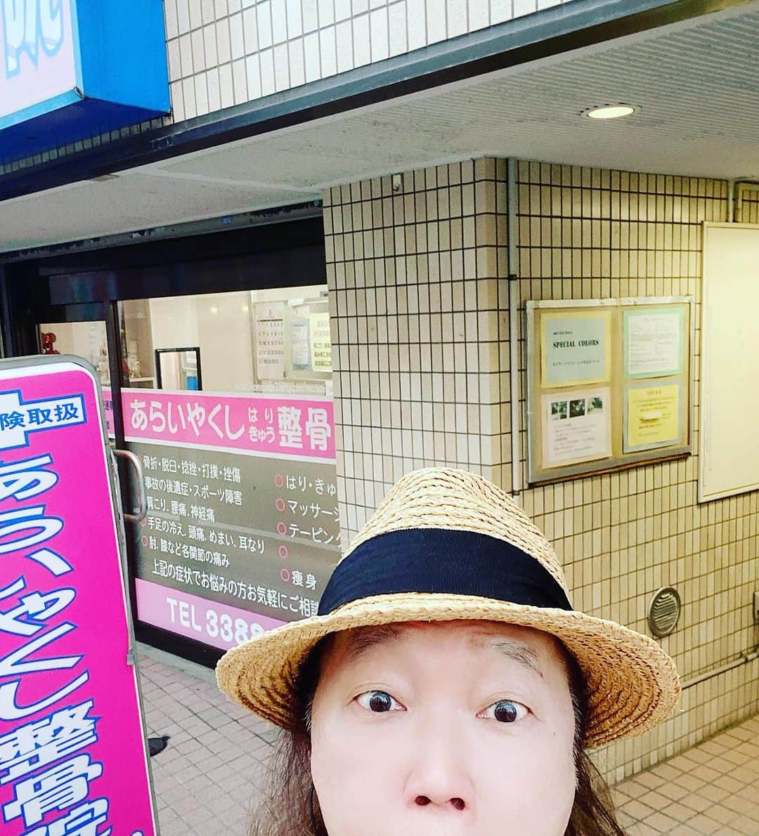 日出郎さんのインスタグラム写真 - (日出郎Instagram)「アコリハ♪  お盆休みに入られて、旅行に行かれてる方も多いのかなぁ〜！？ お水の事故には気をつけて、盛夏を楽しんで下さいねー  アコースティックライブ「はづき」のリハーサルしましたぁ♪  今回も新たに歌うリクエスト曲4曲を含むリハーサルをギターのウニョ君としました!  今年、舞台「楽屋」でお世話になった新井薬師スペシャルカラーズ! もはや、青春の想い出の事のようです☆ 月イチでこのアコースティックライブもやってるので、ここは通ってるなぁ〜笑  歌とトークというか、殆どがトークの会みたいになってきたのですが、落語のマクラだけ演るみたいな会だと思って、いらしてねー  勿論、オリジナルから懐かしい曲、リクエスト曲を歌います♪ ご予約お待ちしてまーす!!!  #日出郎 #アコースティックライブ #はづき #村上令 #guitar #新井薬師スペシャルカラーズ」8月12日 5時10分 - hiderou1030