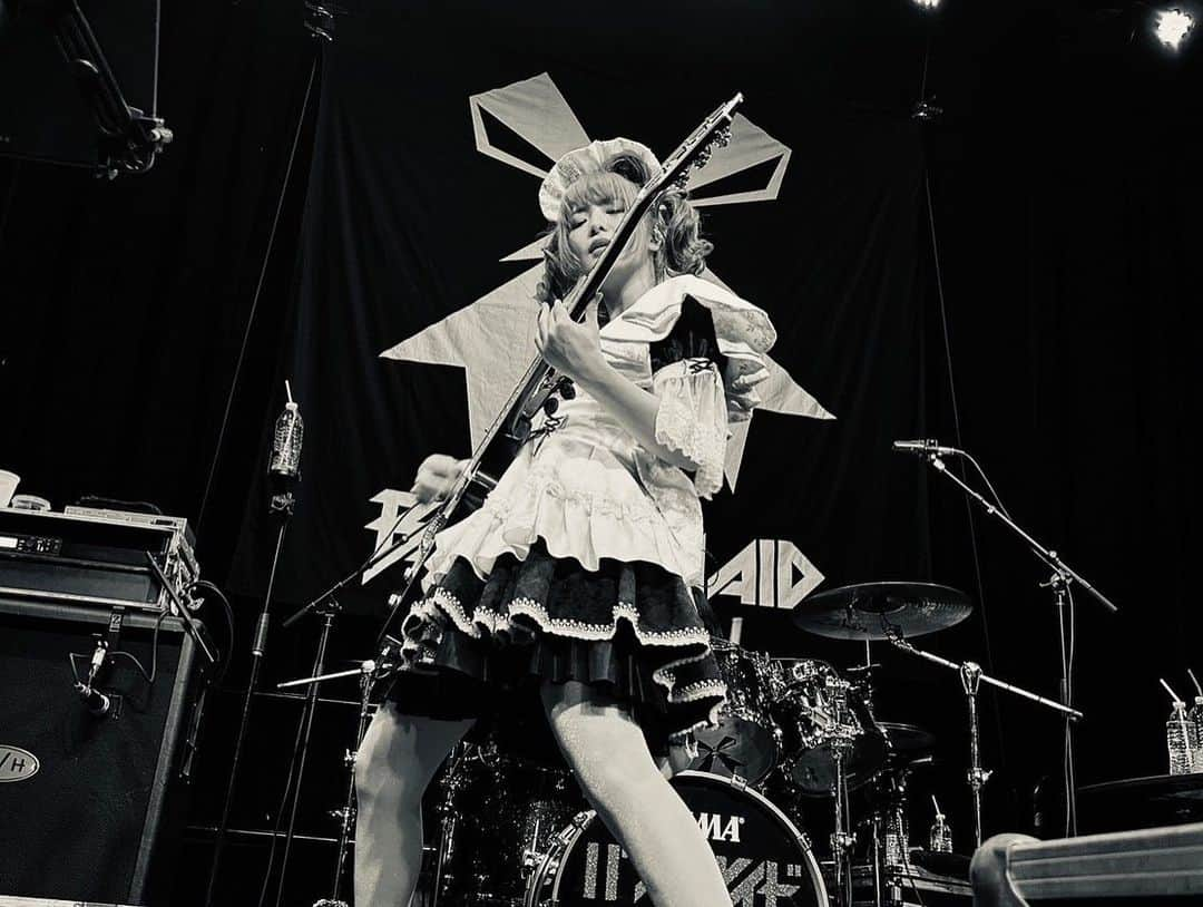 小鳩ミクさんのインスタグラム写真 - (小鳩ミクInstagram)「🌏 10th anniversary North America tour  2023.8.8🇺🇸🕊  Summit Music Hall in Denver, CO  Thank you for a great time po!! It was another great day, wasn't it po??✨  #bandmaid #portland #10thanniversary」8月12日 6時01分 - kobatomiku