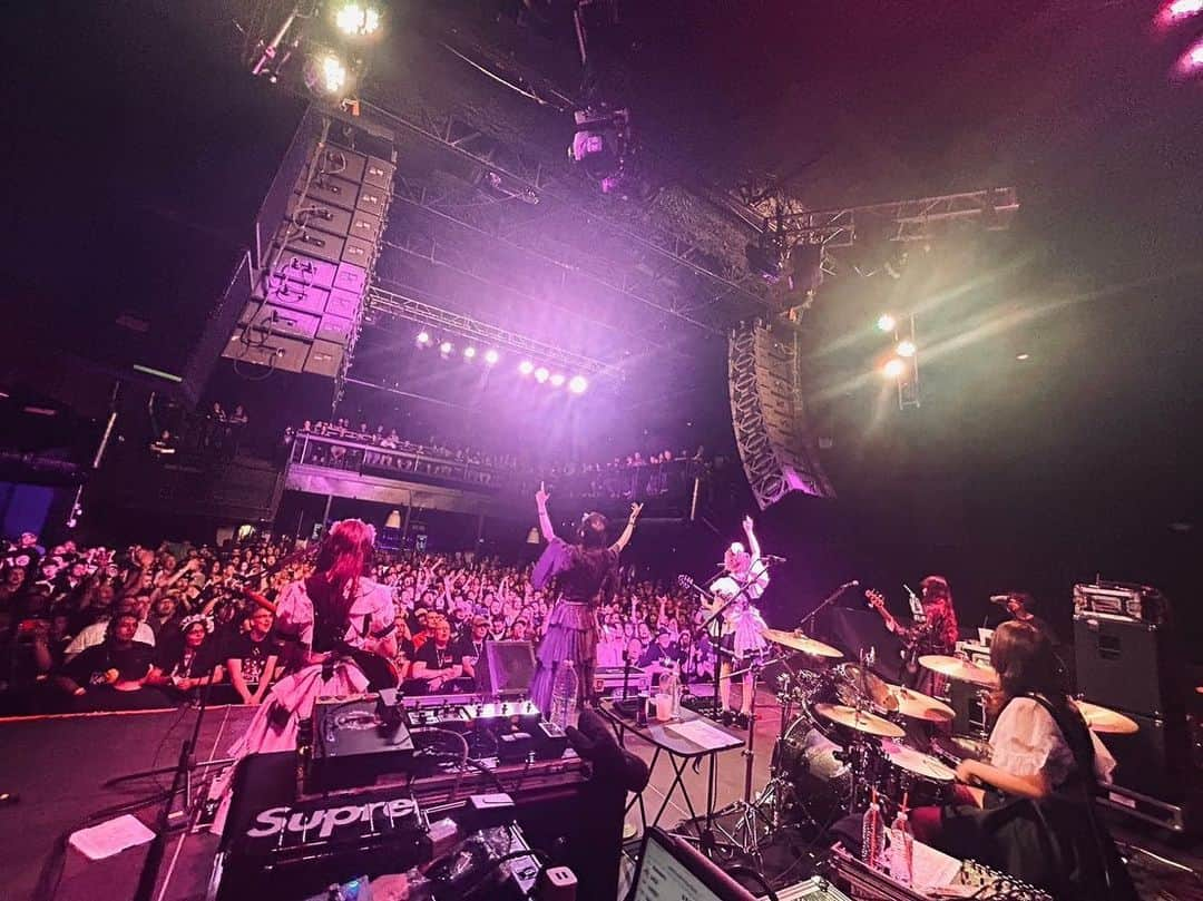 小鳩ミクさんのインスタグラム写真 - (小鳩ミクInstagram)「🌏 10th anniversary North America tour  2023.8.8🇺🇸🕊  Summit Music Hall in Denver, CO  Thank you for a great time po!! It was another great day, wasn't it po??✨  #bandmaid #portland #10thanniversary」8月12日 6時01分 - kobatomiku