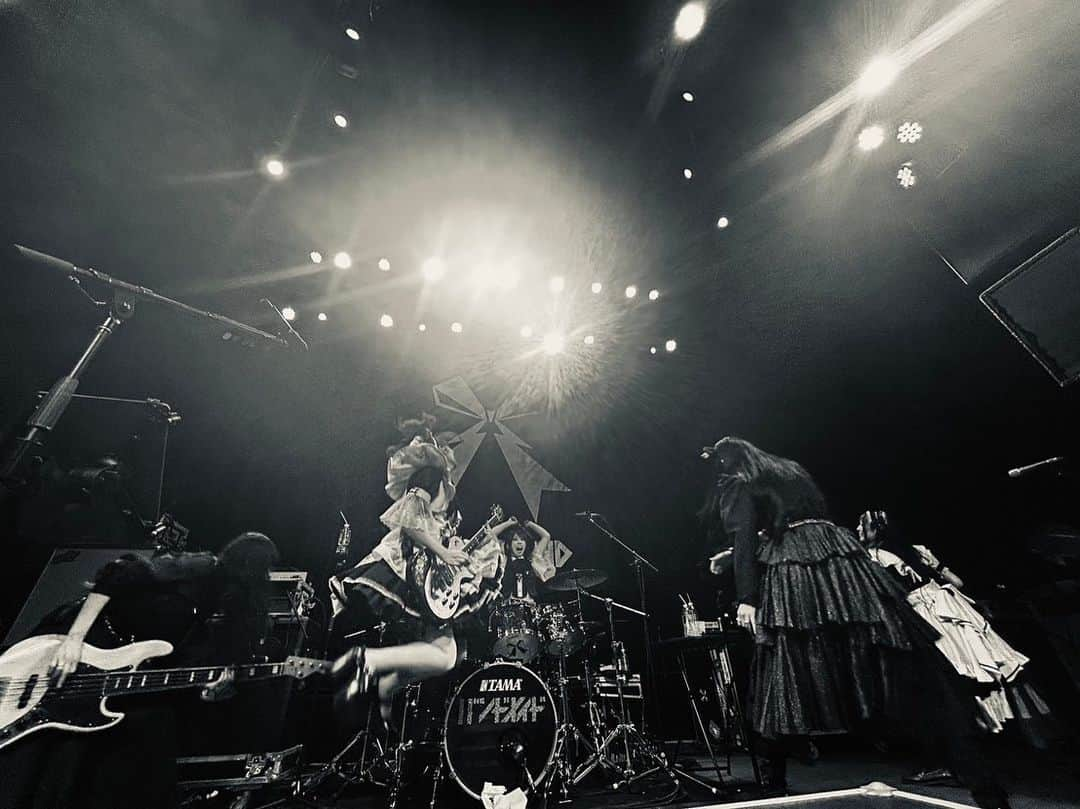 小鳩ミクのインスタグラム：「🌏 10th anniversary North America tour  2023.8.8🇺🇸🕊  Summit Music Hall in Denver, CO  Thank you for a great time po!! It was another great day, wasn't it po??✨  #bandmaid #portland #10thanniversary」