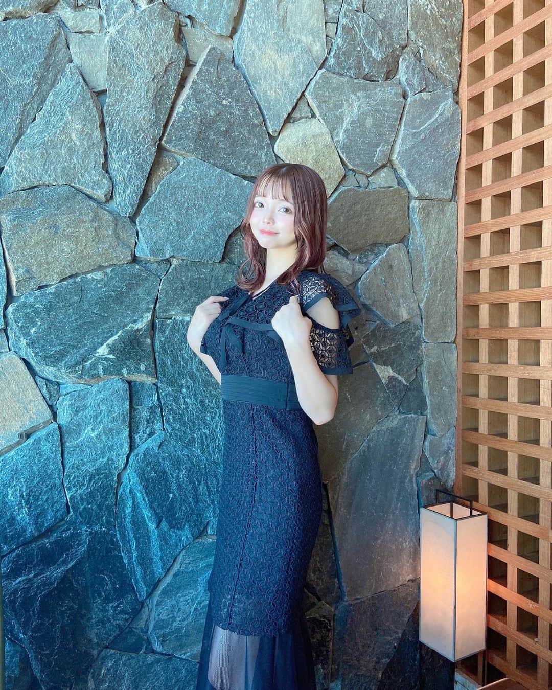 奥本陽菜さんのインスタグラム写真 - (奥本陽菜Instagram)「パパとママとランチしてきたの💞 ・ ・ ・ 最後らへんはあの頃を思い出してポーズしてみたの笑 ・ ・ ・    #家族ランチ  #汐留  #汐留グルメ  #今日のコーデ  #riu」8月12日 7時06分 - hinanohiroshima