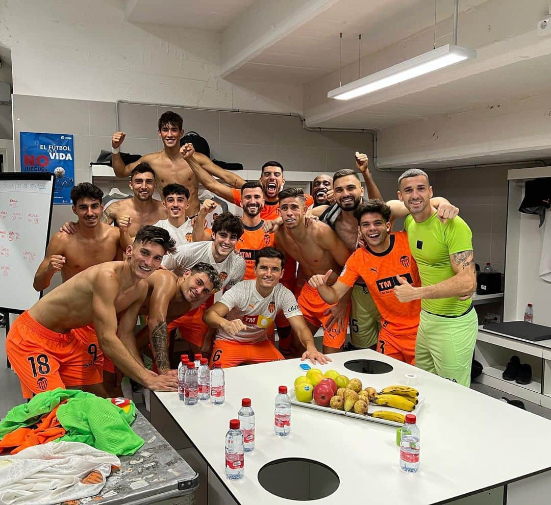 ホセ・ルイス・ガヤさんのインスタグラム写真 - (ホセ・ルイス・ガヤInstagram)「+3 !!!! Vamos @valenciacf 💪🏼🦇」8月12日 7時13分 - jose_gaya