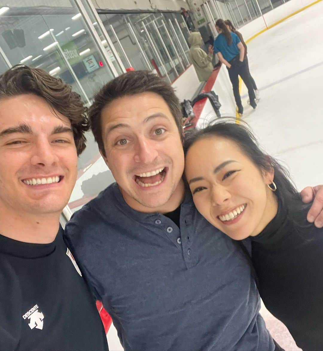 小松原美里のインスタグラム：「Thank you Scott @scottmoir14 for great coaching and sharing your experiences. You are such a colorful rich human being.  Chin up! Chest open! I’ll expand my skating moves and experience🚀  Push! Yes😎🫡」