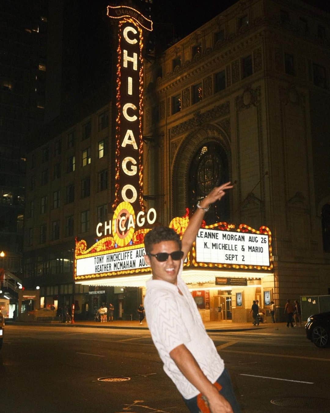 Cody Higaさんのインスタグラム写真 - (Cody HigaInstagram)「CHICAGO！！！  弟と初めての2人旅で、1週間シカゴに行ってきました🍕  街並みが綺麗で、東京みたい！  ちなみに1枚目はCHICAGOのCポーズ🥁10枚目、インスタ初登場🕊️ 今日からシカゴのYouTubeアップします！お楽しみに！  @CFLcruises  #cruisechicago #cafcrivercruise」8月12日 7時52分 - cody.1222