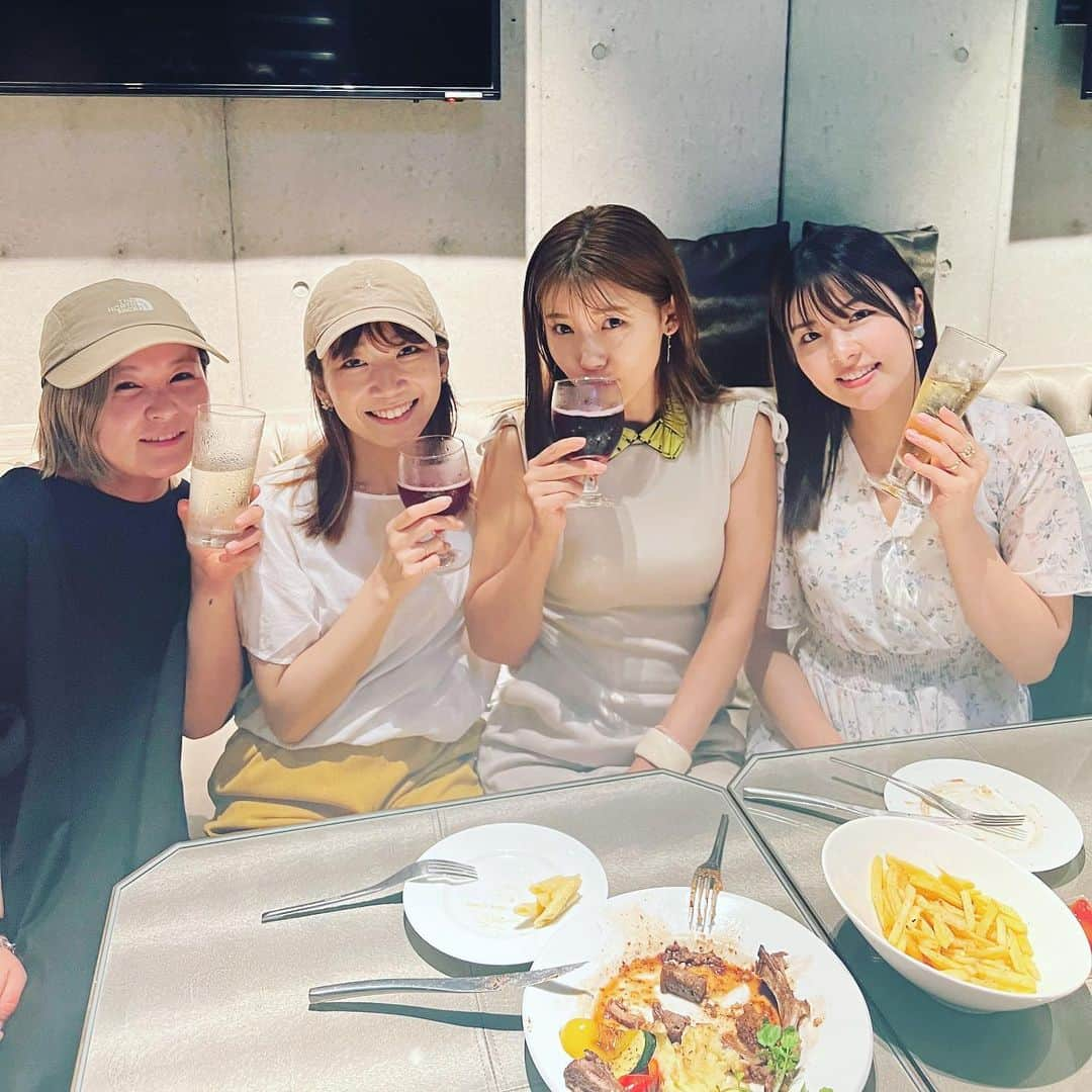 中村愛さんのインスタグラム写真 - (中村愛Instagram)「🍷♡ ・ ・ ・ さぁ土曜日でーす！ こんな 素敵な素敵な女子会💓の 写真を朝からどうぞ😆  時間あんまりなくて あっという間だったので🐸 またすぐ会いたい🎉  #中目黒カフェ  #中目黒テラス」8月12日 8時10分 - nakamuramura_ai