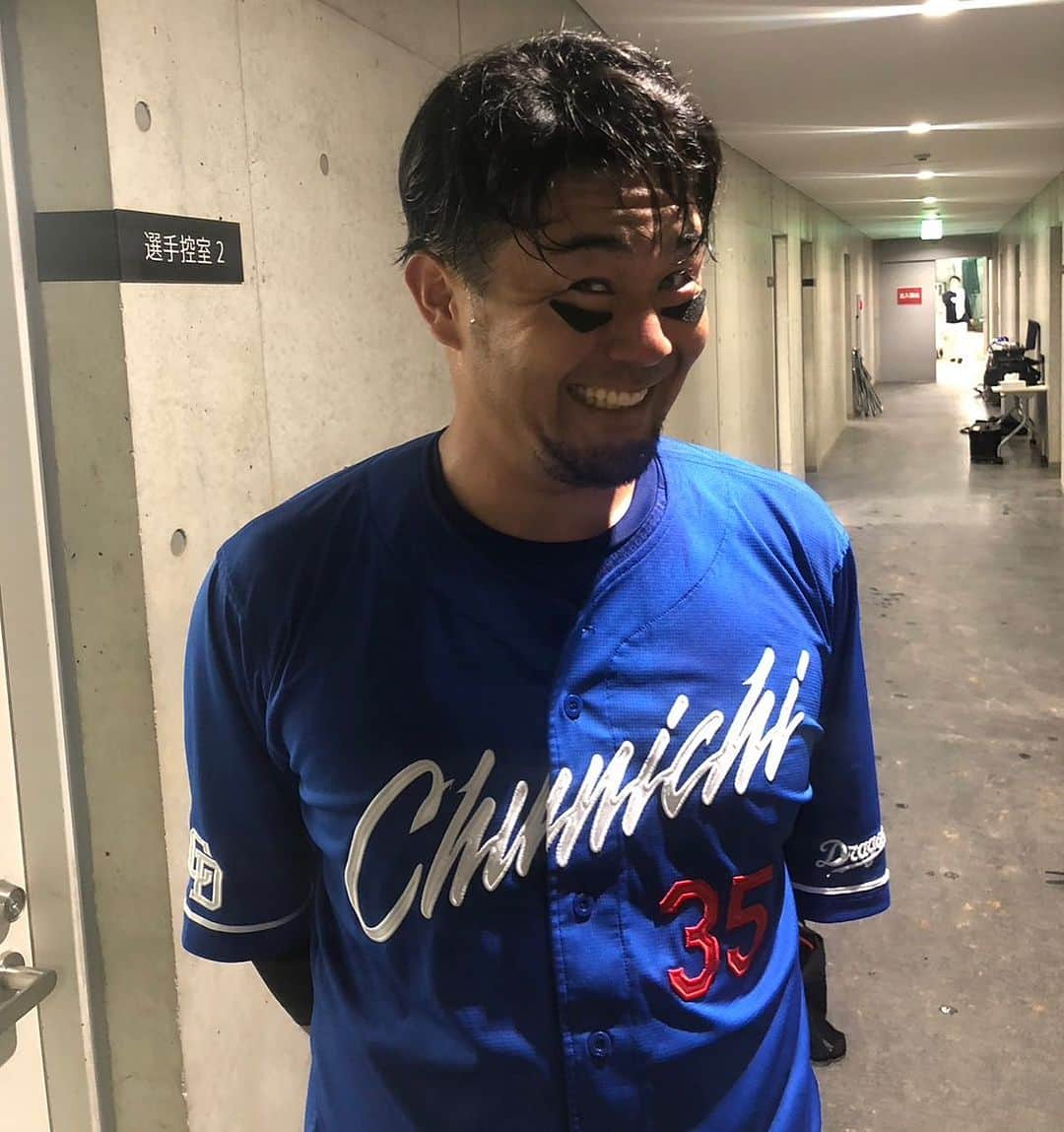 小田幸平のインスタグラム：「今日もソフトバンクホークス⚾️ タマホーム筑後スタジアム（17時プレイボール）骨折から復帰して順調にきているマロン。ドロドロになって若手にいい見本❗️ 昨日も好リードに3安打⚾️ 頑張れ😃 #中日#ドラゴンズ#木下拓哉#タマホーム筑後スタジアム#ソフトバンクホークス#はげch#暑い#ナイター」