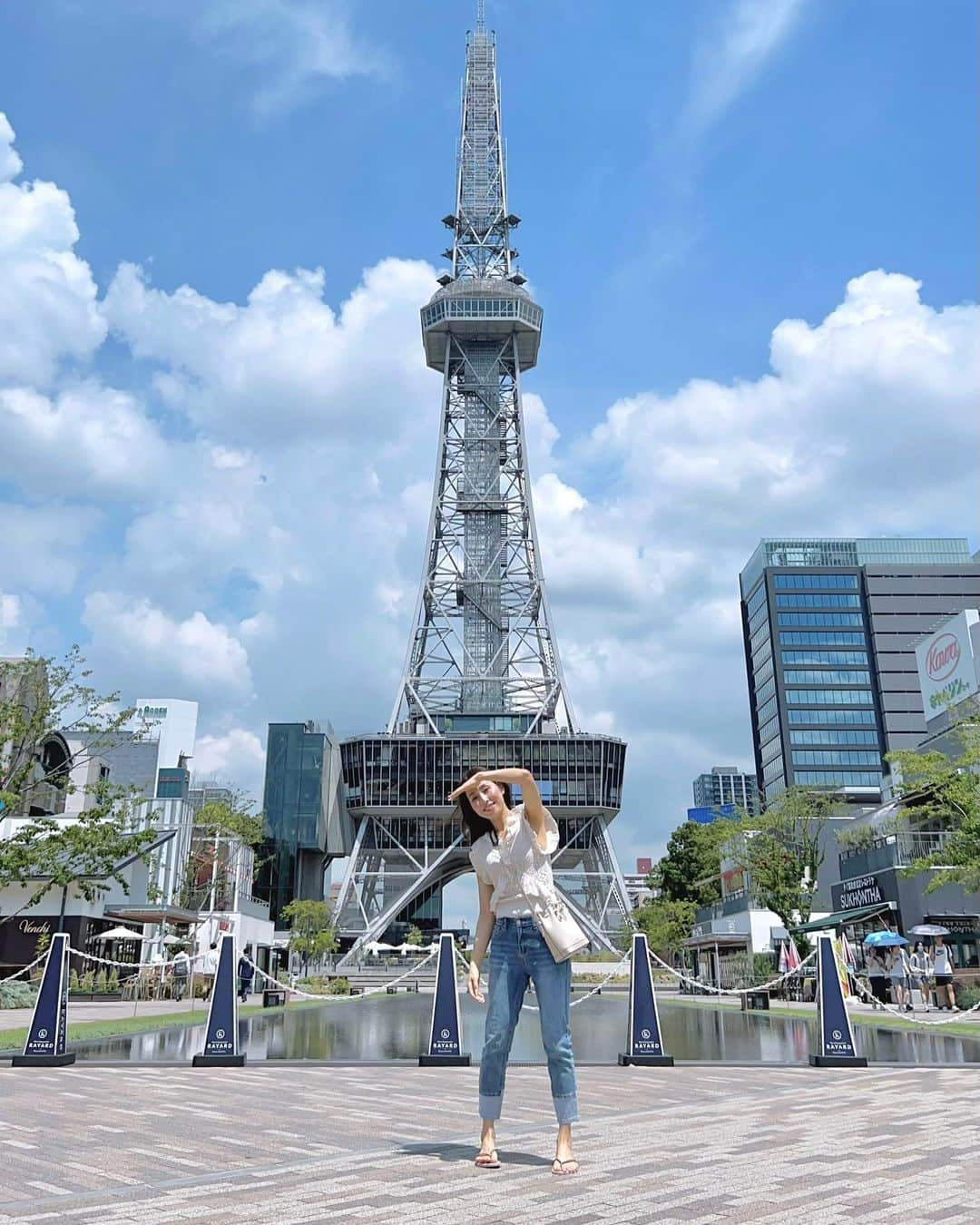 宮田綾子さんのインスタグラム写真 - (宮田綾子Instagram)「ただいま名古屋🗼娘と帰省 帰るたびに何か新しいものができている名古屋、中日ビルが新しくなってたー🏢回るレストラン懐かしい  デニムは私のプロフィール「愛用デニム」にあるINDIMARK👖 リール動画が60万歳生超えていますが、これ持ってるっていうフォロワーさんも多くて人気の理由がわかります！めちゃくちゃ柔らかくてウエストは内側がゴムになってて、名古屋にもはいて行きました💙 165cm Mサイズです ZARAのトップスもおそろで買ってくださっているフォロワーさんが何人もいて💕皆んなで並んでみたい、笑  ちなみに写真4枚目の娘がはいているのはTWWデニムでこちらもプロフィールハイライトの「美脚デニム」にあります👖 165cm S/XSをはいています  写真3枚目はニッコースタイル名古屋さん3周年のトートバッグ🤍 ホテルのスケッチのイラストがオシャレ〜  ❤️️ @ayako__miyata ←21.4万フォロワーありがとう❤️ インスタセミナー詳細はプロフィールURLから🔗 8/26(土)10:00〜新大阪 9/23(土)10:30〜東京 @ayako__miyata 👈会いにきてね  #アラフィフコーデ #アラフィフファッション #アラフォーコーデ #アラフォーファッション #50代ファッション #50代コーデ #デニムコーデ #indimark #デニムパンツ #名古屋観光 #名古屋旅行 #テレビ塔 #名古屋栄 #ニッコースタイル名古屋 #nagoya #nagoyajapan」8月12日 8時37分 - ayako__miyata