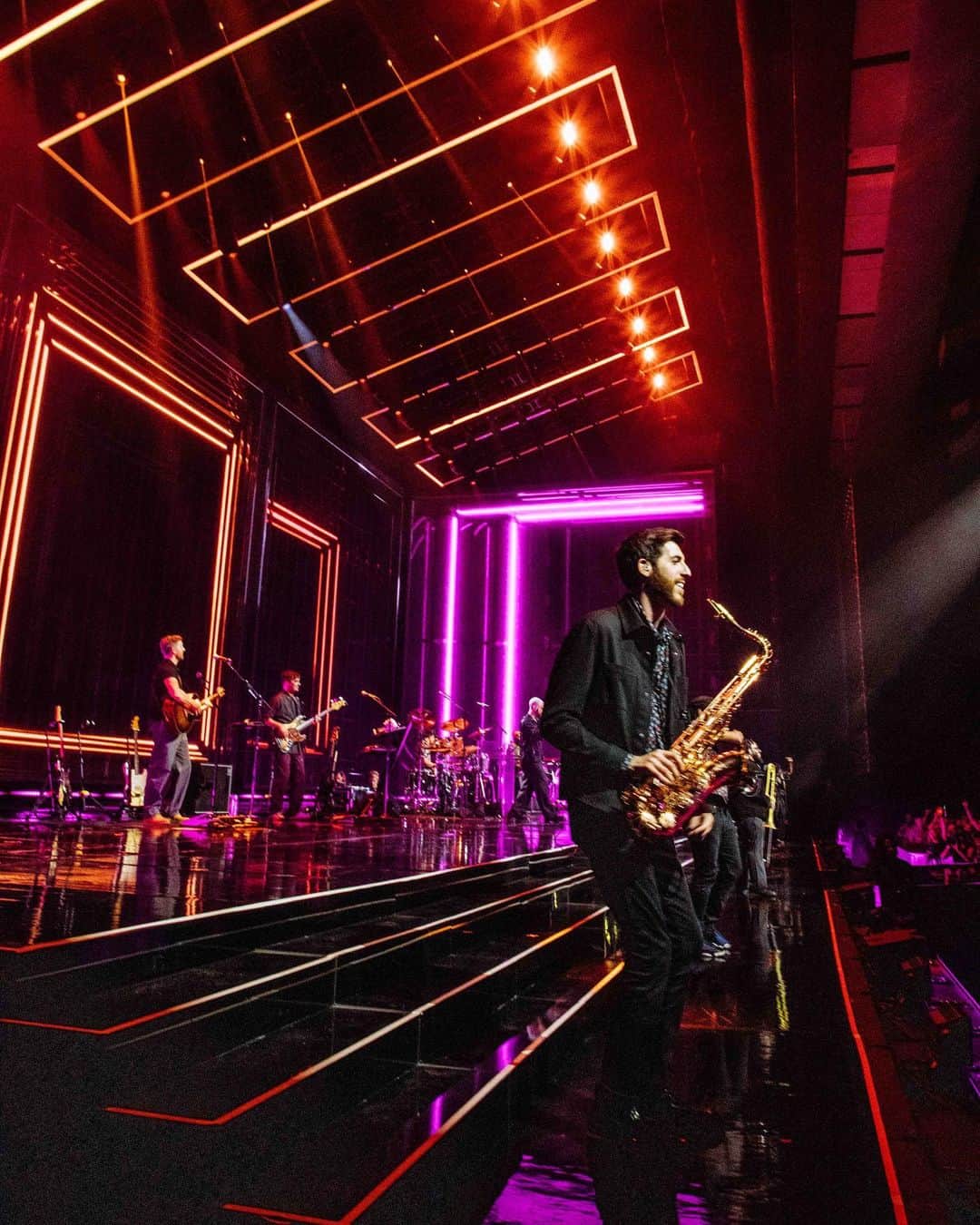 Maroon 5のインスタグラム：「#M5LV • NIGHT 14 (CONT’D) 🫶 2 MORE SHOWS! 👀 #maroon5 #lasvegas」