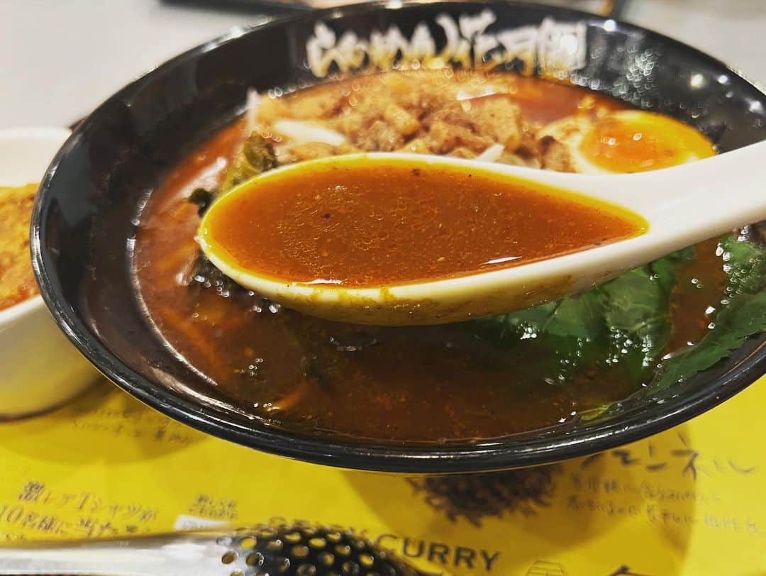 SUSURUさんのインスタグラム写真 - (SUSURUInstagram)「らあめん花月嵐さん× スパイシー カレー 魯珈さんとのコラボラーメン。 うまい！ #susuru_tv #らあめん花月嵐 #スパイシー カレー魯珈 #うまい  #ラーメン #らーめん #ramen #ラーメン部 #ramennoodles #毎日ラーメン生活 #麺スタグラム #japaneseramen #japanramen #foodstagram #foodie #noodles #instanoodle #instaramen #instafood #東京ラーメン #スパイシーカレー #カレー」8月12日 9時02分 - susuru_tv