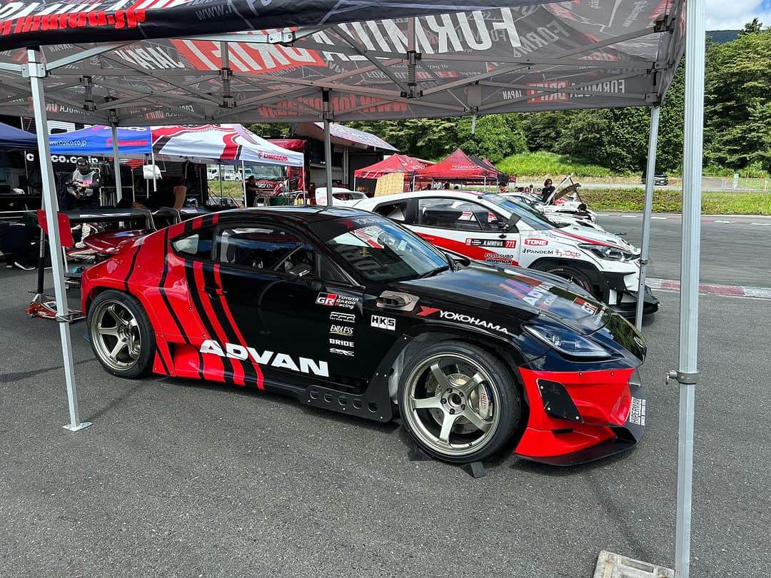 谷口信輝のインスタグラム：「ADVAN GR86 でフォーミュラドリフトジャパン　エキシビジョンに出ました。 が… マシントラブルで終了。残念。 #yokohamatire #advan #neovaad09 #toyota #gr86 #heymen #formurad #fujispeedway  #drift」