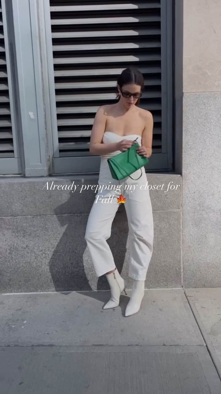 エミリー・DiDonatoのインスタグラム：「Excited for Fall fashion all year round 🍁」