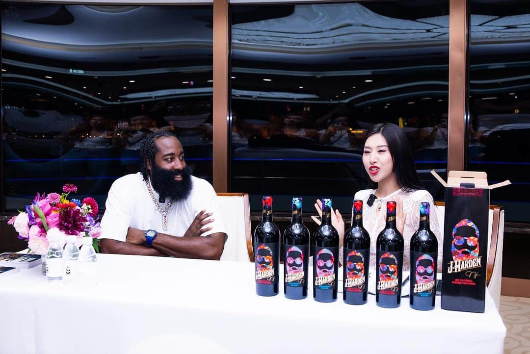 ジェームス・ハーデンさんのインスタグラム写真 - (ジェームス・ハーデンInstagram)「@jhardenwines is now available in China thank you to everybody who came out to celebrate the release with me #Uno」8月12日 9時32分 - jharden13