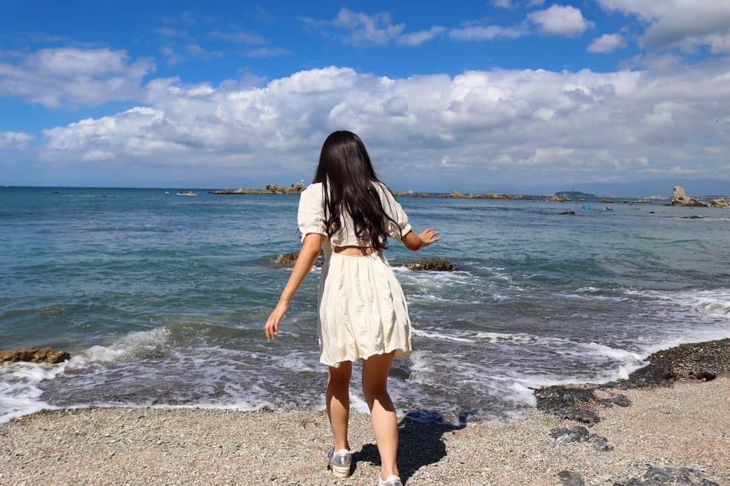 前野えまさんのインスタグラム写真 - (前野えまInstagram)「いつまでも夏を焼きつけて ・ ・ #夏の1ページ  #海のある風景  #夏の思い出  #世界でいちばん熱い夏   #summer  #summervacation #sea #beach #beachtime  #naturephotography  #girlportrait #actress #actor #girl #photography #portrait #japanesegirl #portraitphotography #daily_phot_jpn #japan_daytime_view」8月12日 9時43分 - maeno_ema