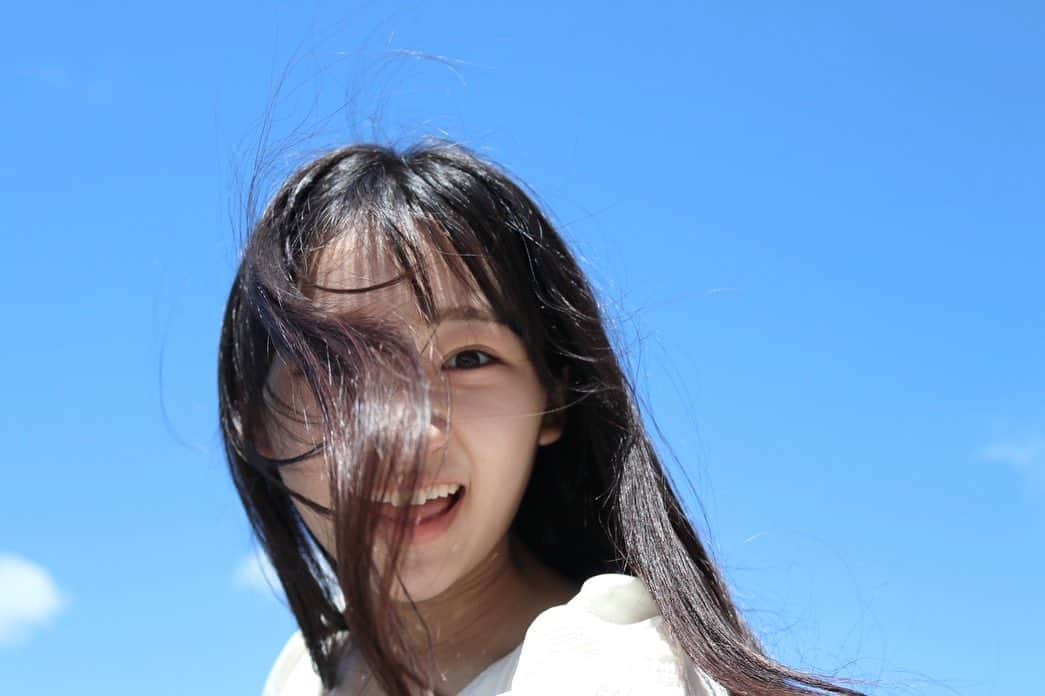 前野えまさんのインスタグラム写真 - (前野えまInstagram)「いつまでも夏を焼きつけて ・ ・ #夏の1ページ  #海のある風景  #夏の思い出  #世界でいちばん熱い夏   #summer  #summervacation #sea #beach #beachtime  #naturephotography  #girlportrait #actress #actor #girl #photography #portrait #japanesegirl #portraitphotography #daily_phot_jpn #japan_daytime_view」8月12日 9時43分 - maeno_ema