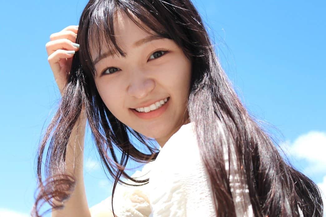 前野えまさんのインスタグラム写真 - (前野えまInstagram)「いつまでも夏を焼きつけて ・ ・ #夏の1ページ  #海のある風景  #夏の思い出  #世界でいちばん熱い夏   #summer  #summervacation #sea #beach #beachtime  #naturephotography  #girlportrait #actress #actor #girl #photography #portrait #japanesegirl #portraitphotography #daily_phot_jpn #japan_daytime_view」8月12日 9時43分 - maeno_ema