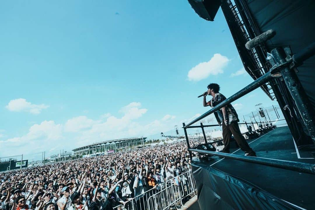 Hiroさんのインスタグラム写真 - (HiroInstagram)「ROCK IN JAPAN!!🇯🇵 最高に熱いフェスでした🔥🔥🔥 毎年やっぱりこの景色は忘れられないな。  photo by @nekoze_photo   #myfirststory #rockinjapan」8月12日 20時42分 - hiro_mfs_official