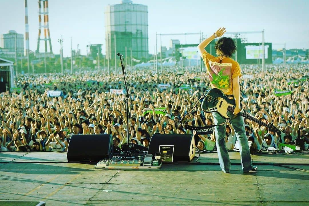 磯部寛之さんのインスタグラム写真 - (磯部寛之Instagram)「THE HOTTEST summer festival. Thank you ROCK IN JAPAN FESTIVAL for having us. You guys were amazing. Hiro 文字通り灼熱のステージだった。ロッキン今年もありがとうございました。皆んな最高だった。楽しかったな。また会いましょう。ひろ #alexandros #rijf #rockinjapan」8月12日 19時21分 - hiro_isobe_alexandros