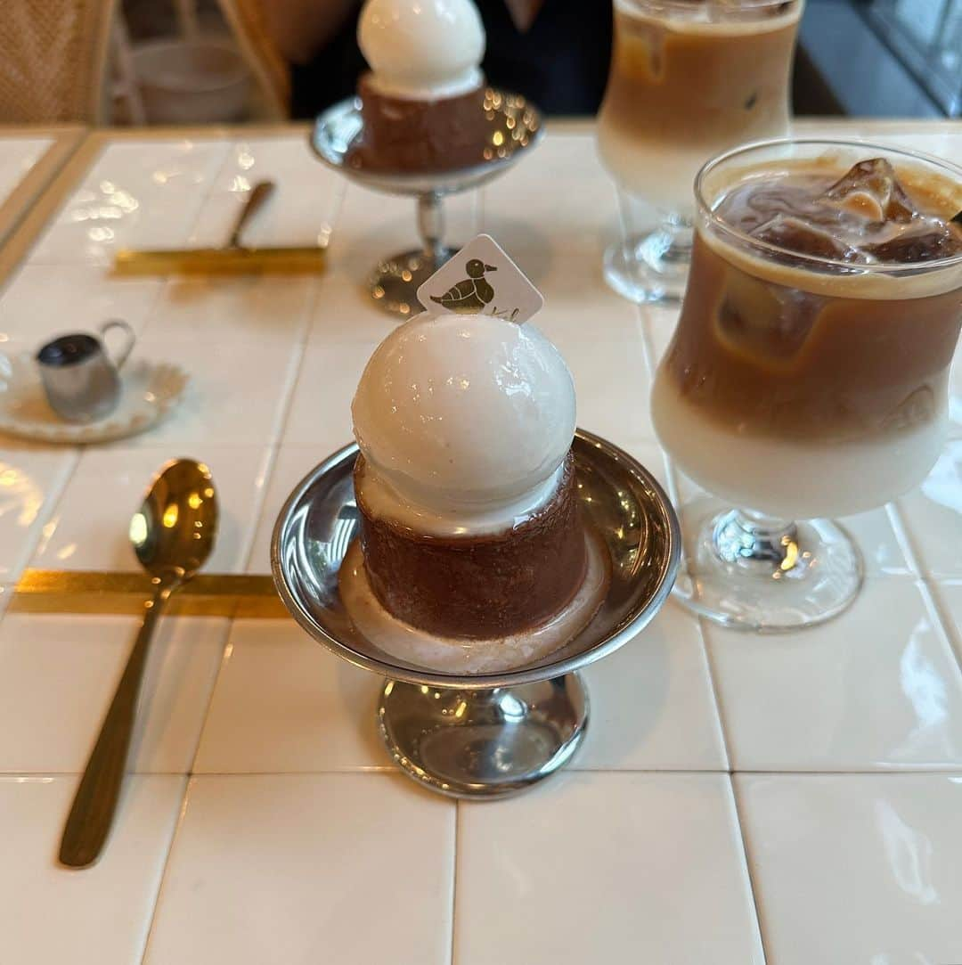 神田希未菜のインスタグラム：「. ここのミルクジェラートが好きすぎて また食べに行ってきた🍨 今度はチョコプリンに🍮濃厚で美味しかった〜〜！  #茅場町カフェ」