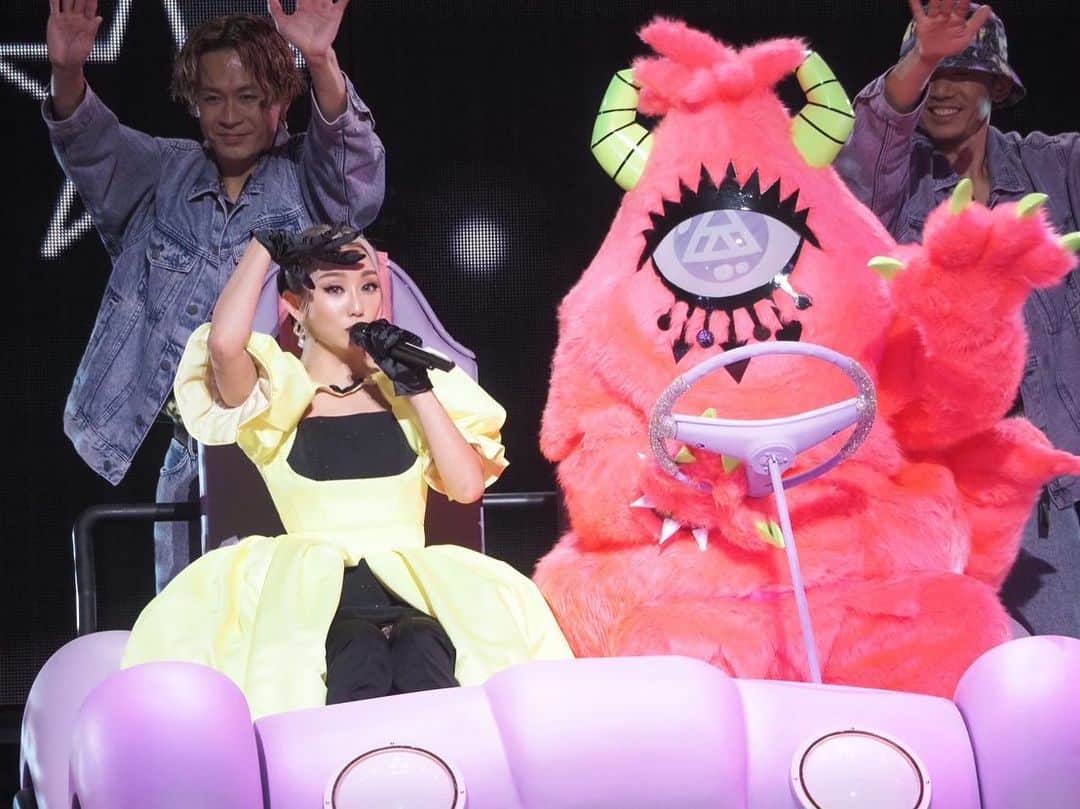 倖田來未のインスタグラム：「. monsteRとのドライブ🚗 そして、みんなと各地域でのドライブ🚗 ハッピーでしかなかった今回のツアー！！ ⁡ monsteR TOUR 2023 and angeL TOUR 2023 ⁡ こちらのファイナル公演の模様が13日23:59までU-NEXTにて、配信中です！ ⁡ 過去の他のライブもアップされておりますので、 ぜひこの機会に、U-NEXTで、楽しんじゃって夏休みをお過ごしください！ ⁡ #kodakumi #倖田來未」