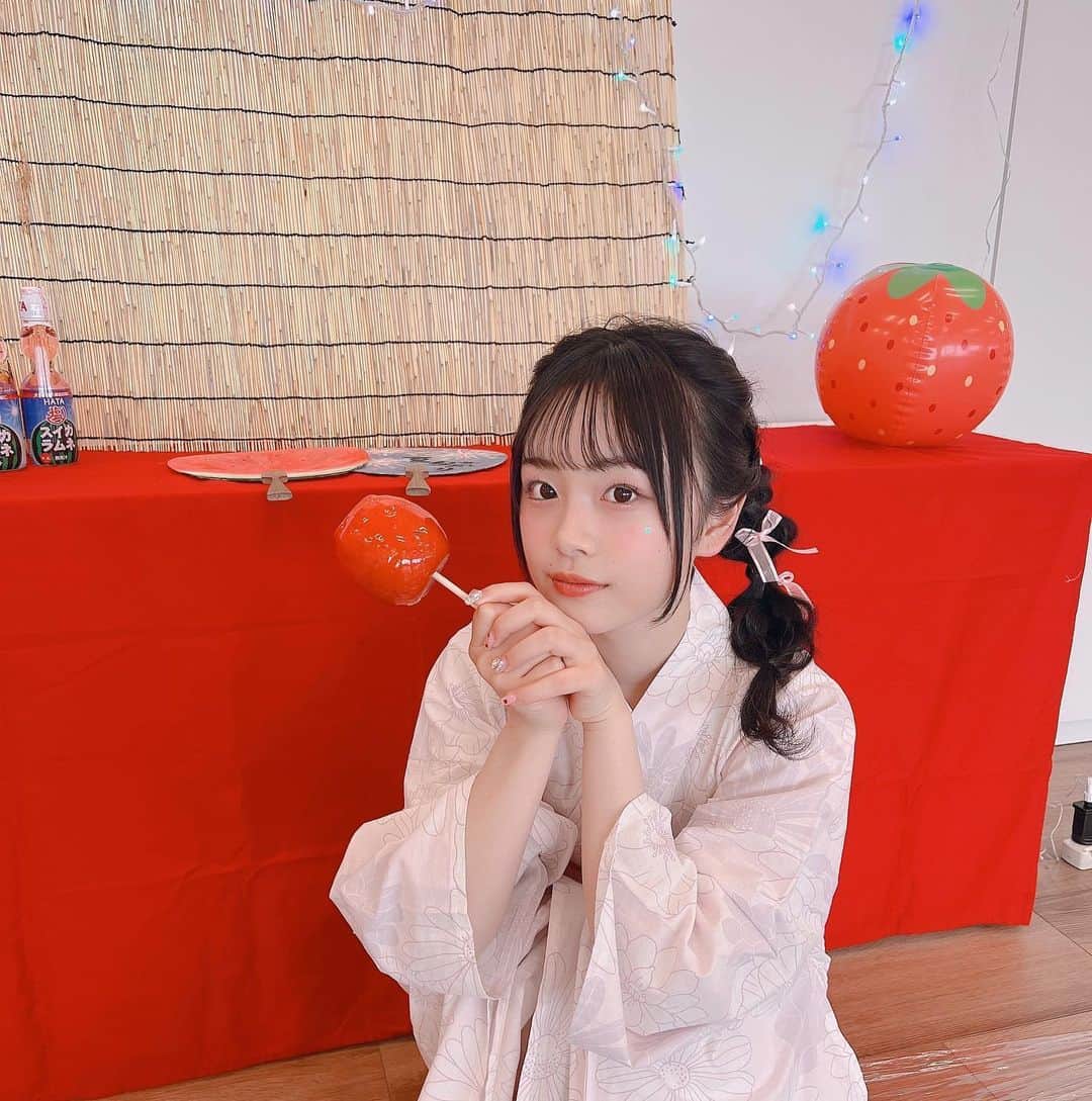ひまひまチャンネルのインスタグラム：「🍎🍎🍎  今年初浴衣ー！ 髪も可愛くしてもらったの😭  これでお祭り行きたすぎる 誰か一緒に行ってくれませんか🥹   #ひまひまチャンネル  #ひまひま #grl」