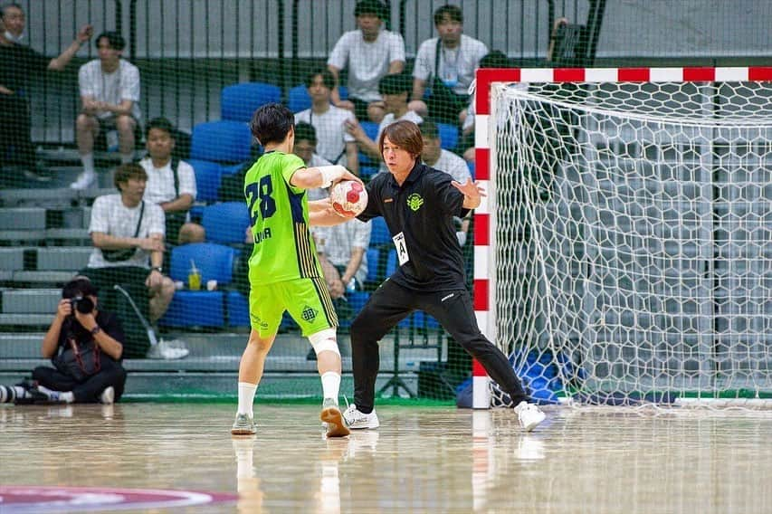 宮崎大輔さんのインスタグラム写真 - (宮崎大輔Instagram)「初の2連勝❗️ 今日も応援ありがとうございました‼️ 選手たちありがとう😊  #アースフレンズbm #ハンドボール #感謝 #次に向けて準備」8月12日 19時33分 - daisuke7_official