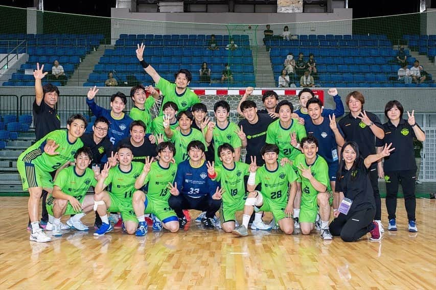 宮崎大輔のインスタグラム：「初の2連勝❗️ 今日も応援ありがとうございました‼️ 選手たちありがとう😊  #アースフレンズbm #ハンドボール #感謝 #次に向けて準備」