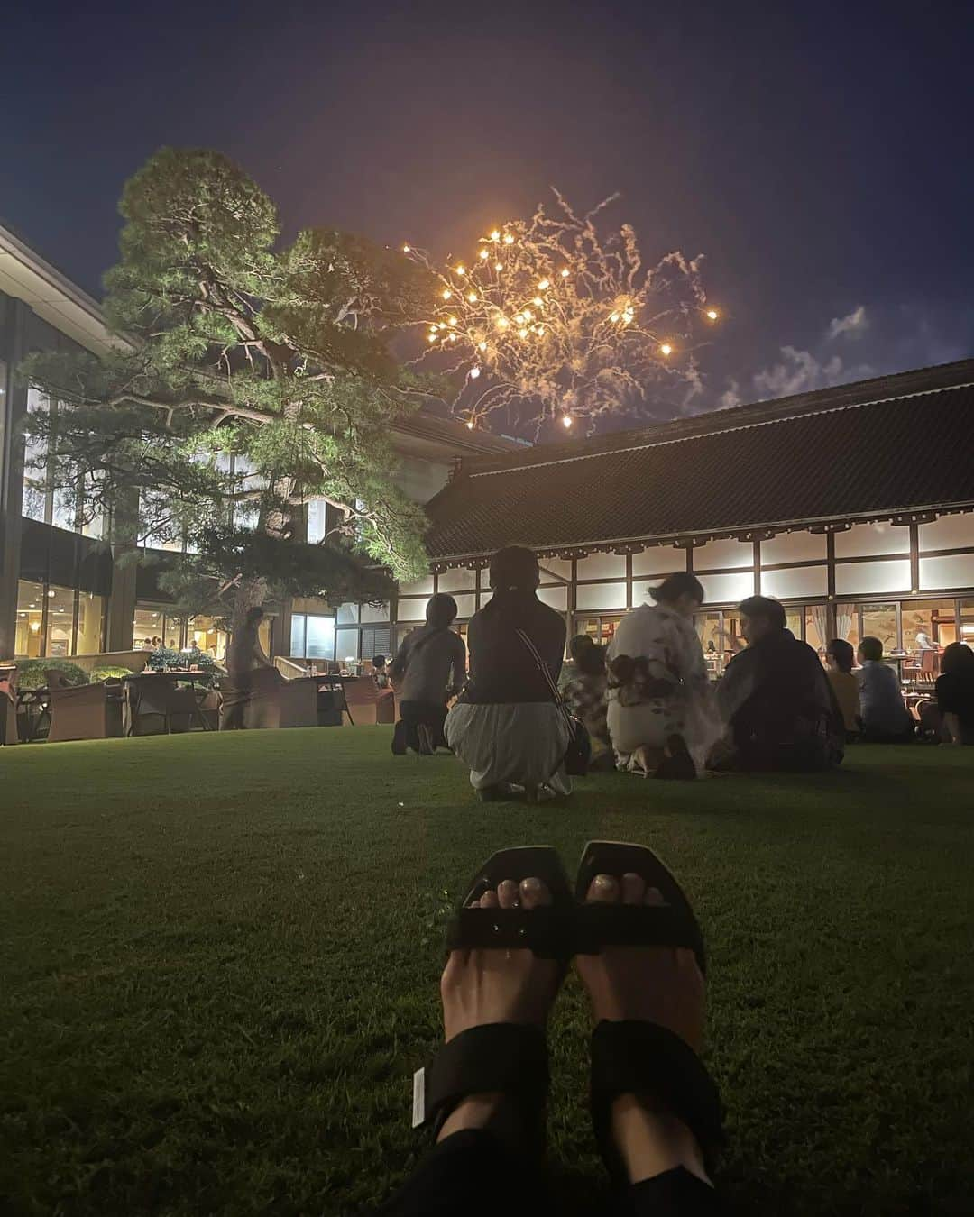 根本美緒さんのインスタグラム写真 - (根本美緒Instagram)「明治神宮花火🎆なう😆✨ #明治神宮花火大会 #明治記念館」8月12日 19時37分 - nemotomio.official