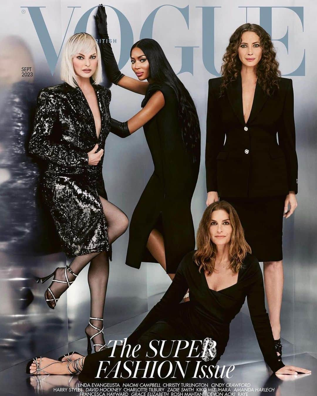 クリスティー・ターリントンさんのインスタグラム写真 - (クリスティー・ターリントンInstagram)「I am so excited to reunite with @cindycrawford , @naomi , @lindaevangelista for the September cover of @voguemagazine @britishvogue which played a huge role in each of our careers from the start. Being together on a shoot again brought back so many fun memories. Thank you #AnnaWintour @edward_enninful #Sally Singer @rafaelpavarotti_ @stephane_marais_officiali, @eugenesouleiman and everyone who helped make these days so special.   Director: @posyd  Editor: @evan.allan DP: @low_pez Producers: @jerocchi, @pocarinightsweats, @gregtgordon Set Designer: @taylorhornestudio Cam Op: @andymysto ACs: @nooo__worries, @landolakesverified Gaffer: @jgowesky Grip: @john_guillen45 Audio: @javi_caso」8月12日 19時48分 - cturlington